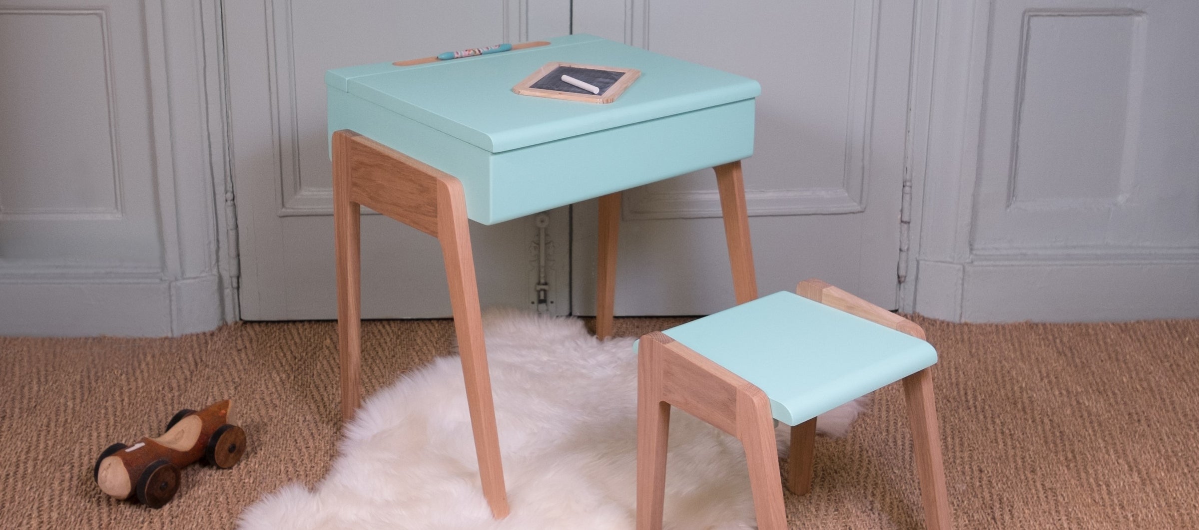 Kids Desks & Chairs