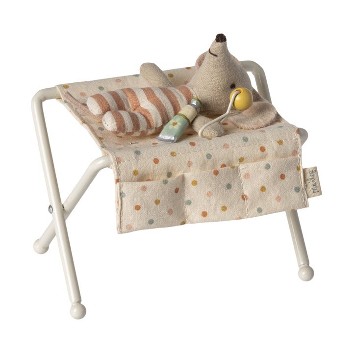 Maileg Wickeltisch Baby Mouse - Off White