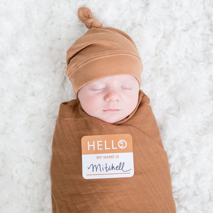 Ensemble bonnet et langes Hello World pour bébé - Tan