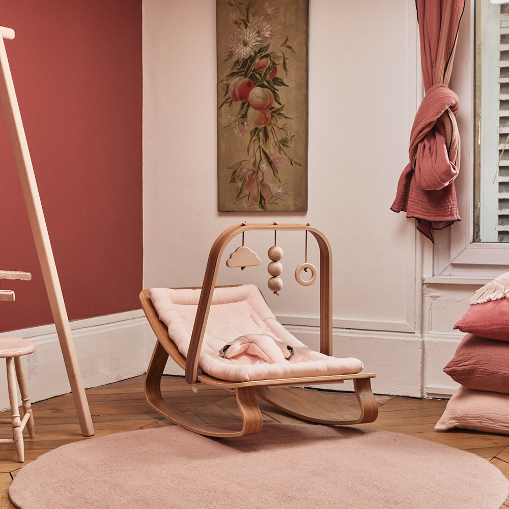 Chaise à bascule pour bébé Charlie Crane Levo - Noyer + coussin rose nude