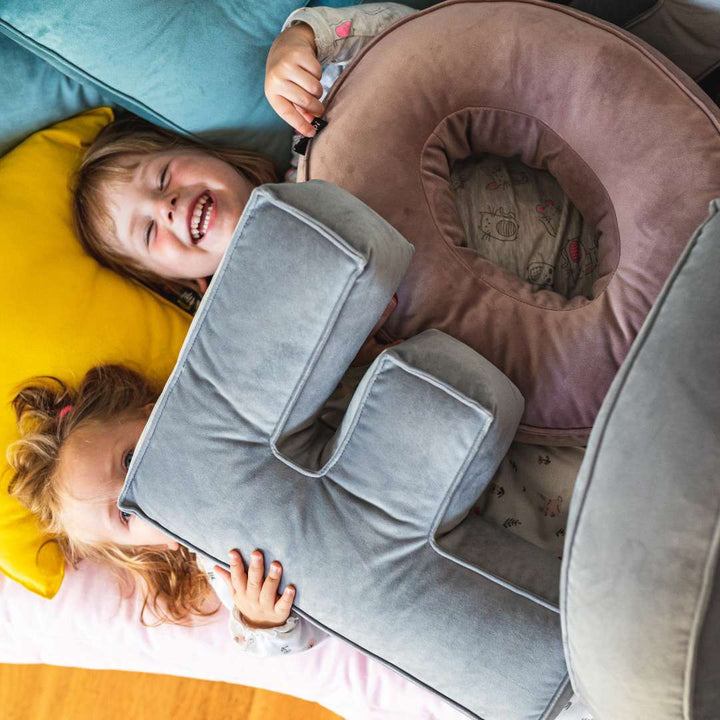 Coussin en velours avec lettre Z (différentes couleurs)