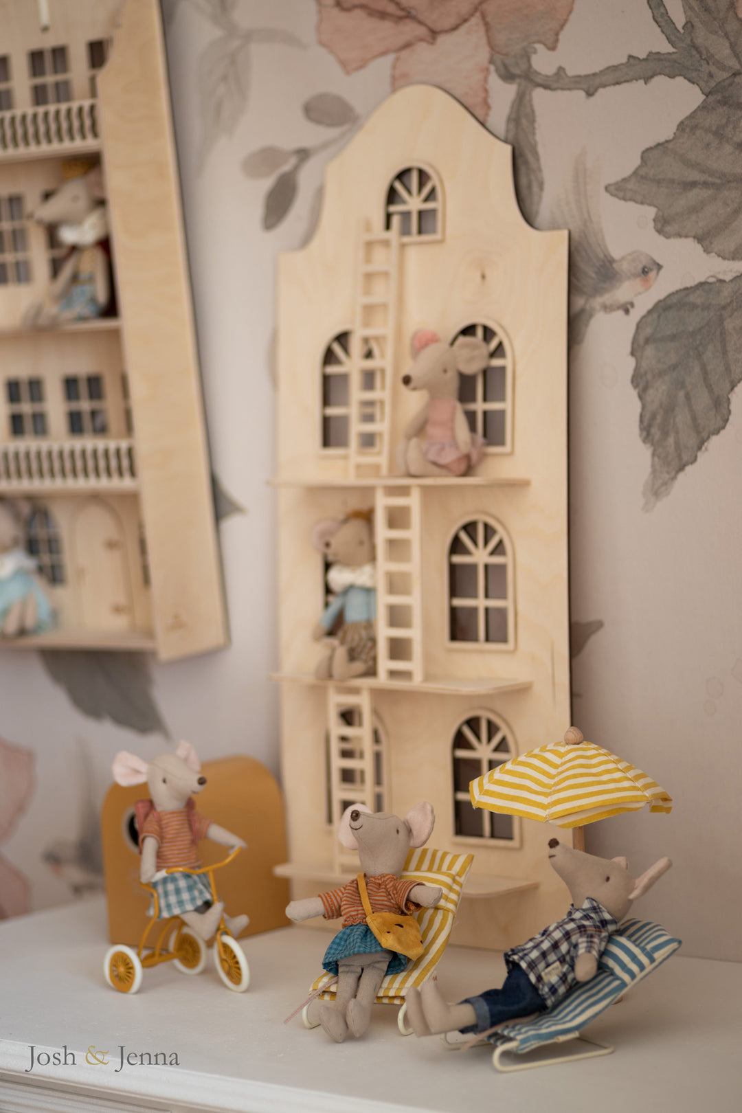 Luna Doll House Shelf