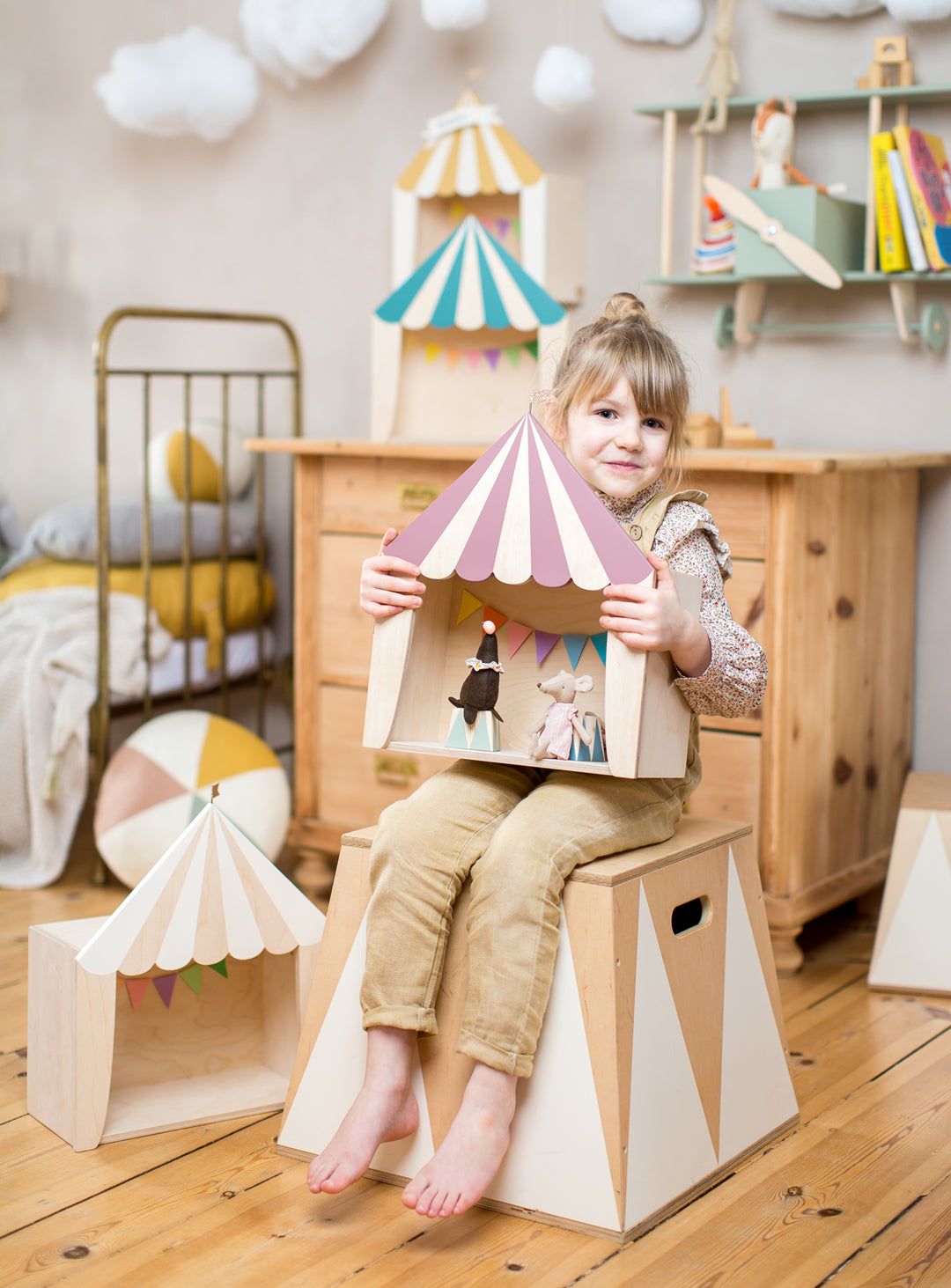 Up Warsaw Circus Wooden Shelf - Dusty Pink